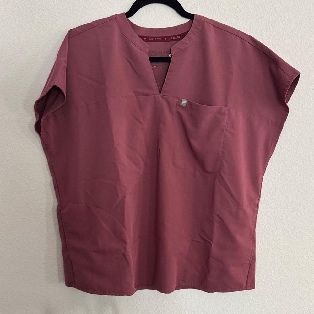 Fabletics Moonlight Mauve Evolve 3-pocket Scrub Top